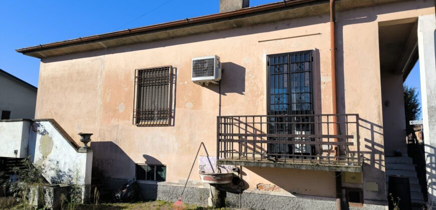 SAN COLOMBANO AL LAMBRO – Casa indipendente da ristrutturare