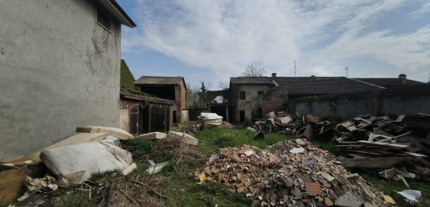 CHIGNOLO PO – Proprietà indipendente da ristrutturare