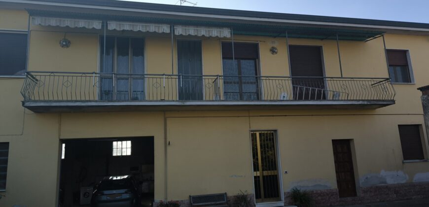 CAVIAGA – Proprietà composta da due appartementi