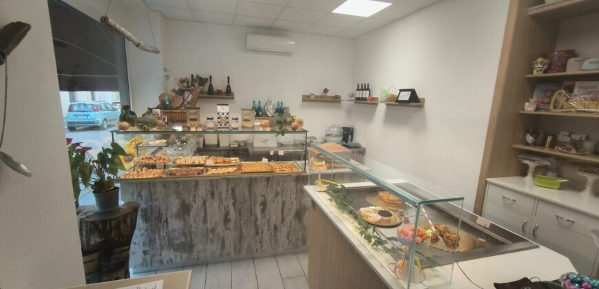 CASELLE LURANI- Vendesi attività di pasticceria e gastronomia