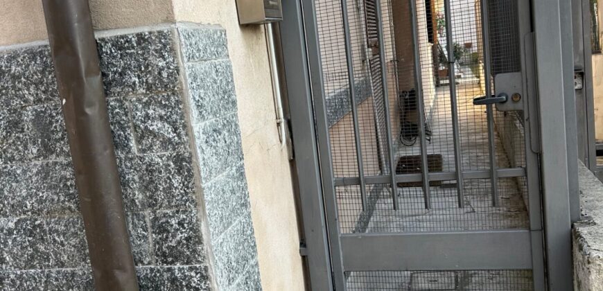 SANT’ANGELO LODIGIANO – Ottima casa semi indipendente