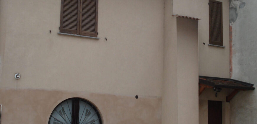 SANT’ANGELO LODIGIANO – Ottima casa semi indipendente