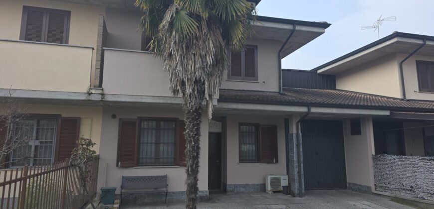 SANT’ANGELO LODIGIANO – Villa a Schiera Centrale