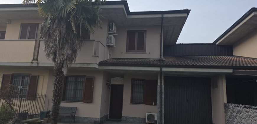 SANT’ANGELO LODIGIANO – Villa a Schiera Centrale