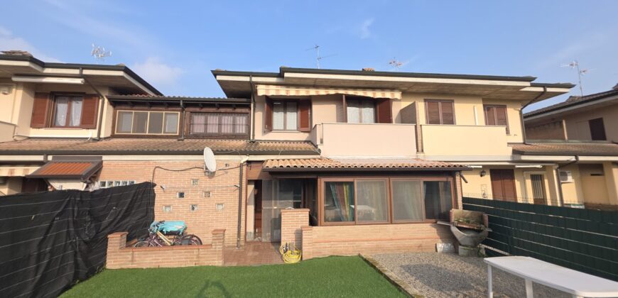 SANT’ANGELO LODIGIANO – Villa a Schiera Centrale