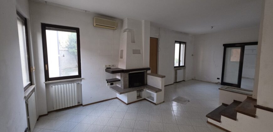 SANT’ANGELO L. – Casa semi indipendente