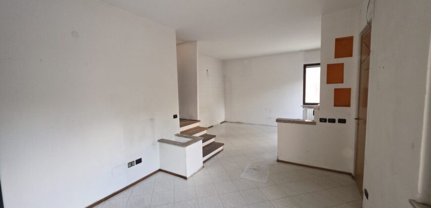 SANT’ANGELO L. – Casa semi indipendente