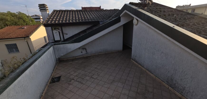 SANT’ANGELO L. – Casa semi indipendente